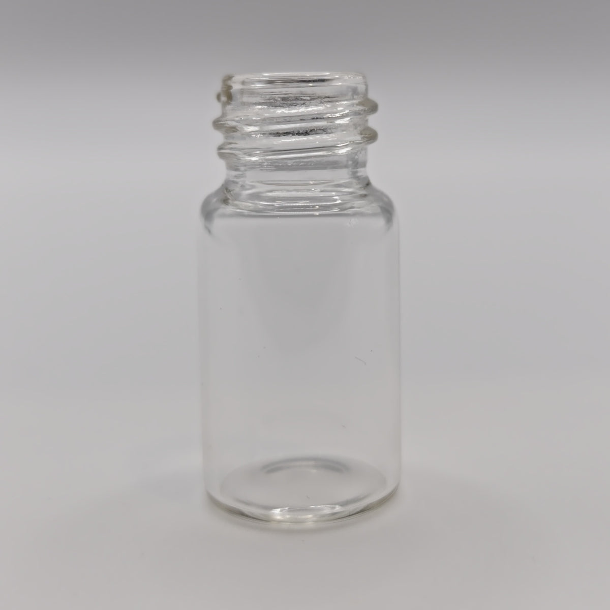 Single clear 3 mL 9-425 glass sample vial with flat base