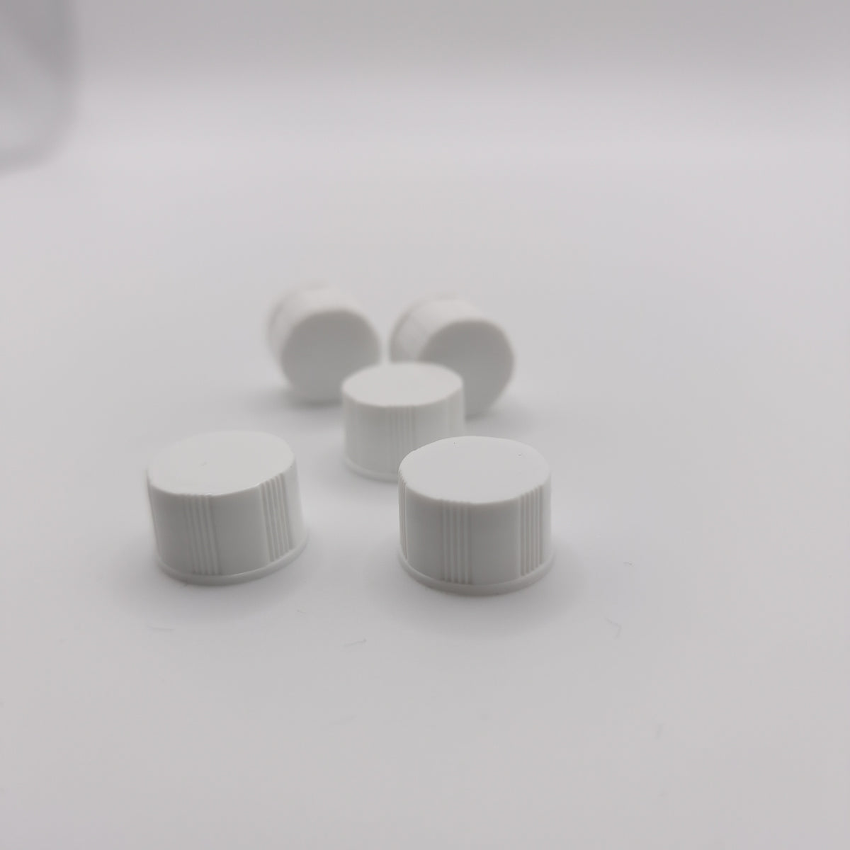 White 13-425 Closed-Top PP Caps with PTFE/Silicone Septa